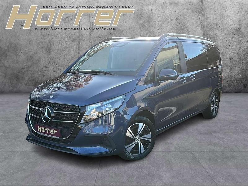 Sodalithblau met. Gebraucht 2024 Mercedes V220 Van / Kleinbus | 53.740 € (Etwas zu teuer) - Bild 1/4