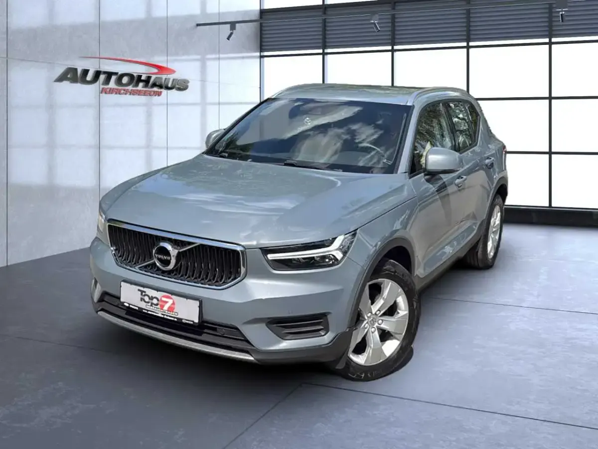 Gebraucht Volvo XC40 Momentum 190 PS (139 kW) 2020 Thunder grey / (metallic) SUV