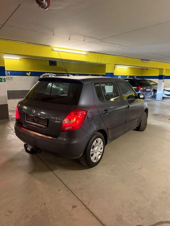 Gebraucht Skoda Fabia Active 75 PS (55 kW) 2012 Grau Limousine