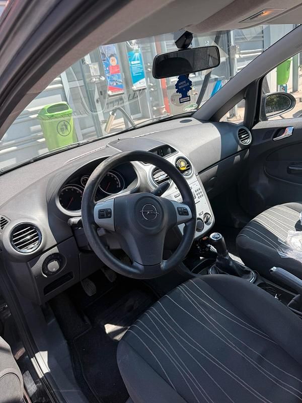 Schwarz Gebraucht 2009 Opel Corsa Kleinwagen | 2.400 € (Fairer Preis) - Bild 1/4