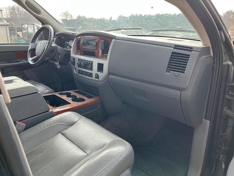 Usado Dodge Ram 309 HP (227 kW) 2006 Preto Pickup
