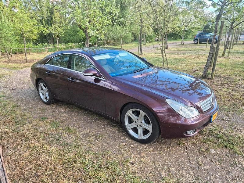 Rot Gebraucht 2006 Mercedes CLS500 Limousine | 7.490 € - Bild 1/4