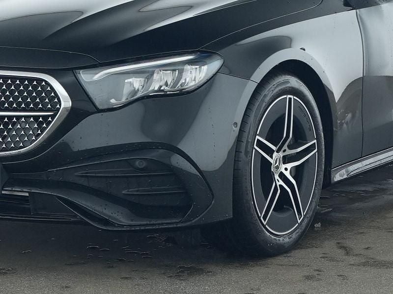 Usado Mercedes E220 Advanced 197 HP (144 kW) 2025 Preto Sedan