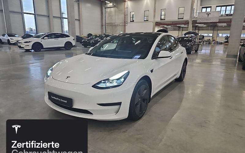 Weiß Gebraucht 2021 Tesla Model 3 Standard Range Limousine | 25.000 € (Fairer Preis) - Bild 1/4