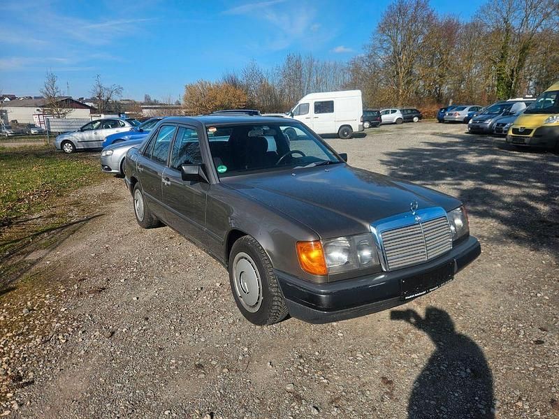 Gebraucht Mercedes E260 160 PS (117 kW) 1988 Grau Limousine