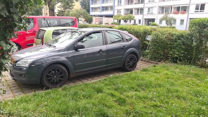 Blau Gebraucht 2006 Ford Focus Style Limousine | 990 € (Superpreis) - Bild 1/4