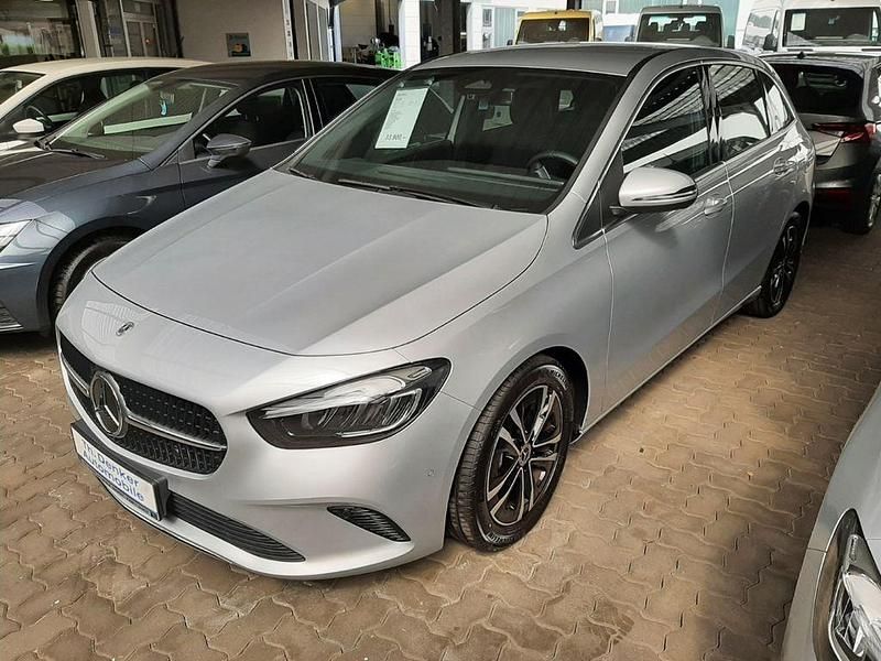 Gebraucht Mercedes B200 Advanced 163 PS (119 kW) 2023 Silber Van / Kleinbus