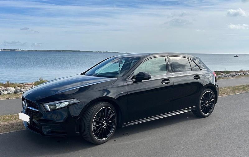 Schwarz Gebraucht 2020 Mercedes A250 AMG Kleinwagen | 25.950 € (Fairer Preis) - Bild 1/4
