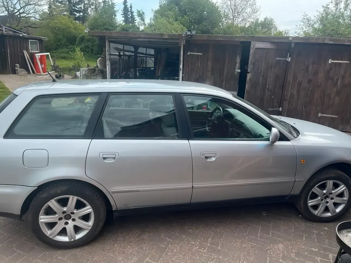 Gebraucht Audi A4 101 PS (74 kW) 1998 Silber Kombi