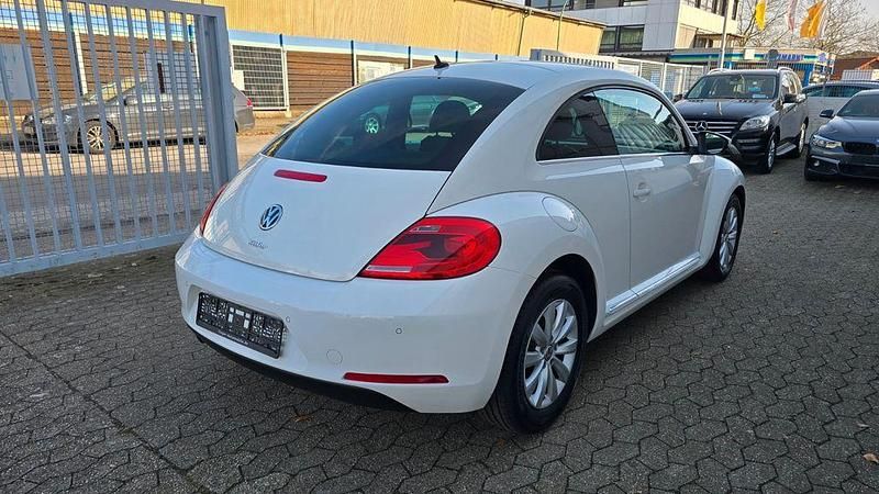 Gebraucht VW Beetle Design 105 PS (77 kW) 2012 Weiß Kleinwagen
