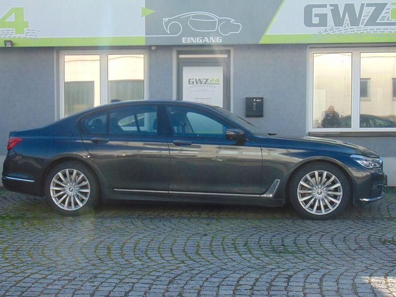 Gebraucht BMW 740L 326 PS (239 kW) 2018 Grau Limousine