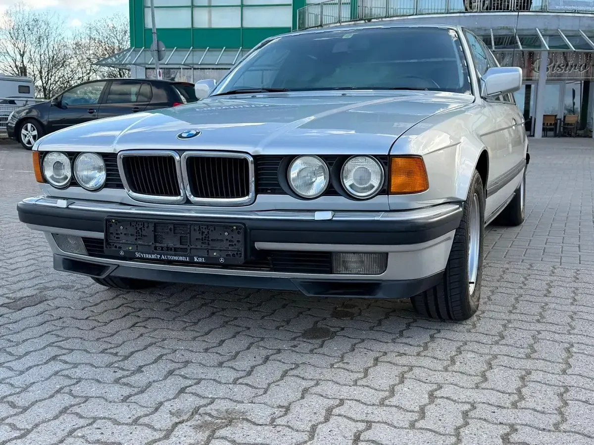 Gebraucht BMW 750 299 PS (219 kW) 1991 Silber Limousine
