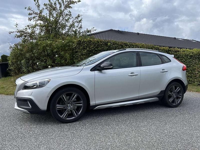 Gebraucht 2013 Volvo V40 CC Summum Kombi | 17.990 € (Guter Preis) - Bild 1/4