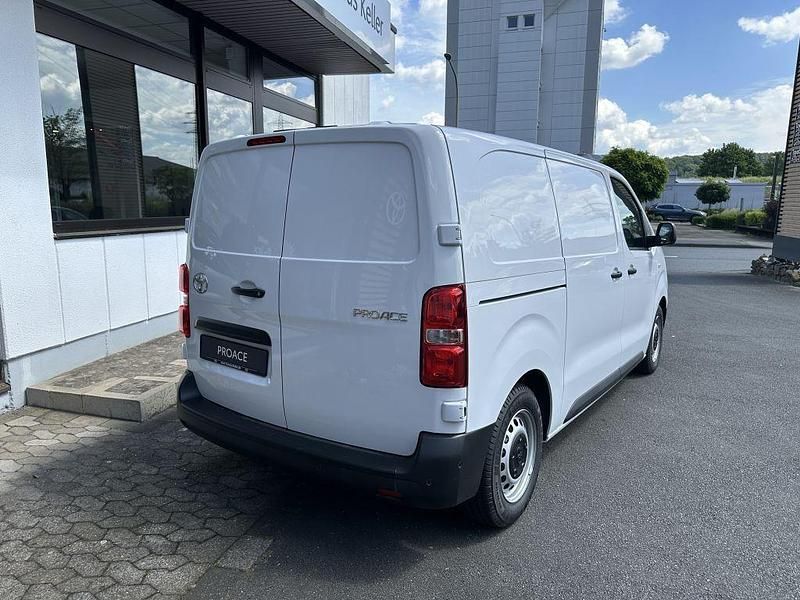 Gebraucht Toyota Proace 120 PS (88 kW) 2024 Ice white Van / Kleinbus