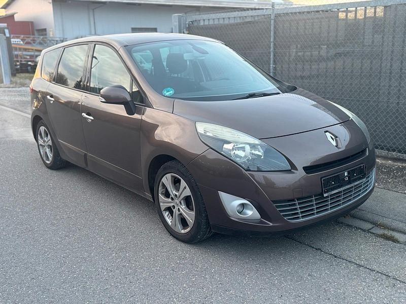 Braun Gebraucht 2010 Renault Mégane III Van / Kleinbus | 1.799 € (Superpreis) - Bild 1/4