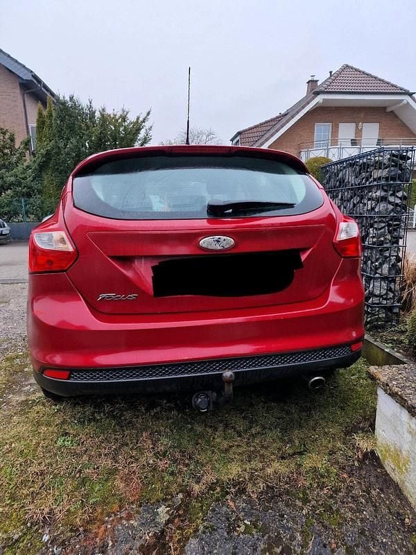 Gebraucht Ford Focus 150 PS (110 kW) 2011 Rot Kombi