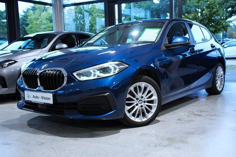 Blau Gebraucht 2022 BMW 118 Advantage Kleinwagen | 21.190 € (Guter Preis) - Bild 1/3