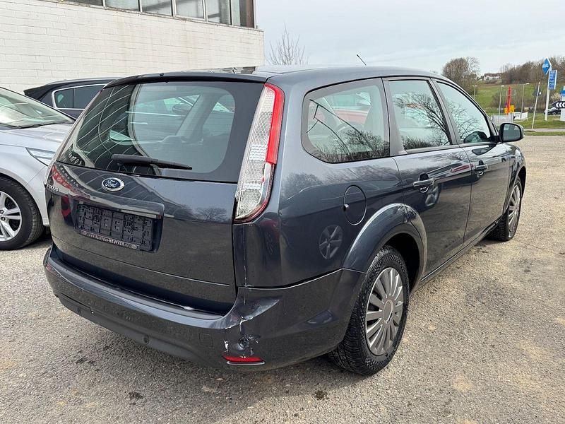 Gebraucht Ford Focus Style 125 PS (91 kW) 2009 Grau Kombi