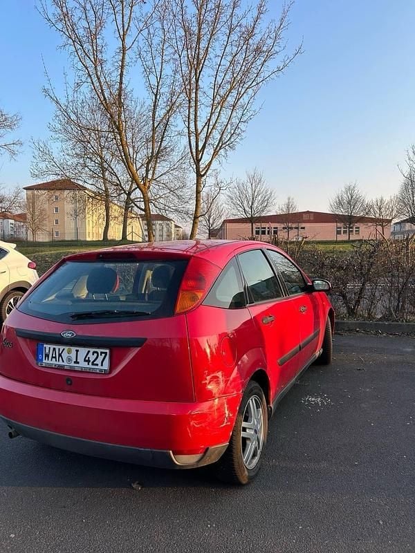 Gebraucht Ford Focus 75 PS (55 kW) 2001 Rot Kleinwagen