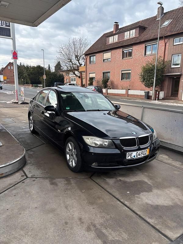 Gebraucht BMW 320 150 PS (110 kW) 2007 Schwarz Limousine