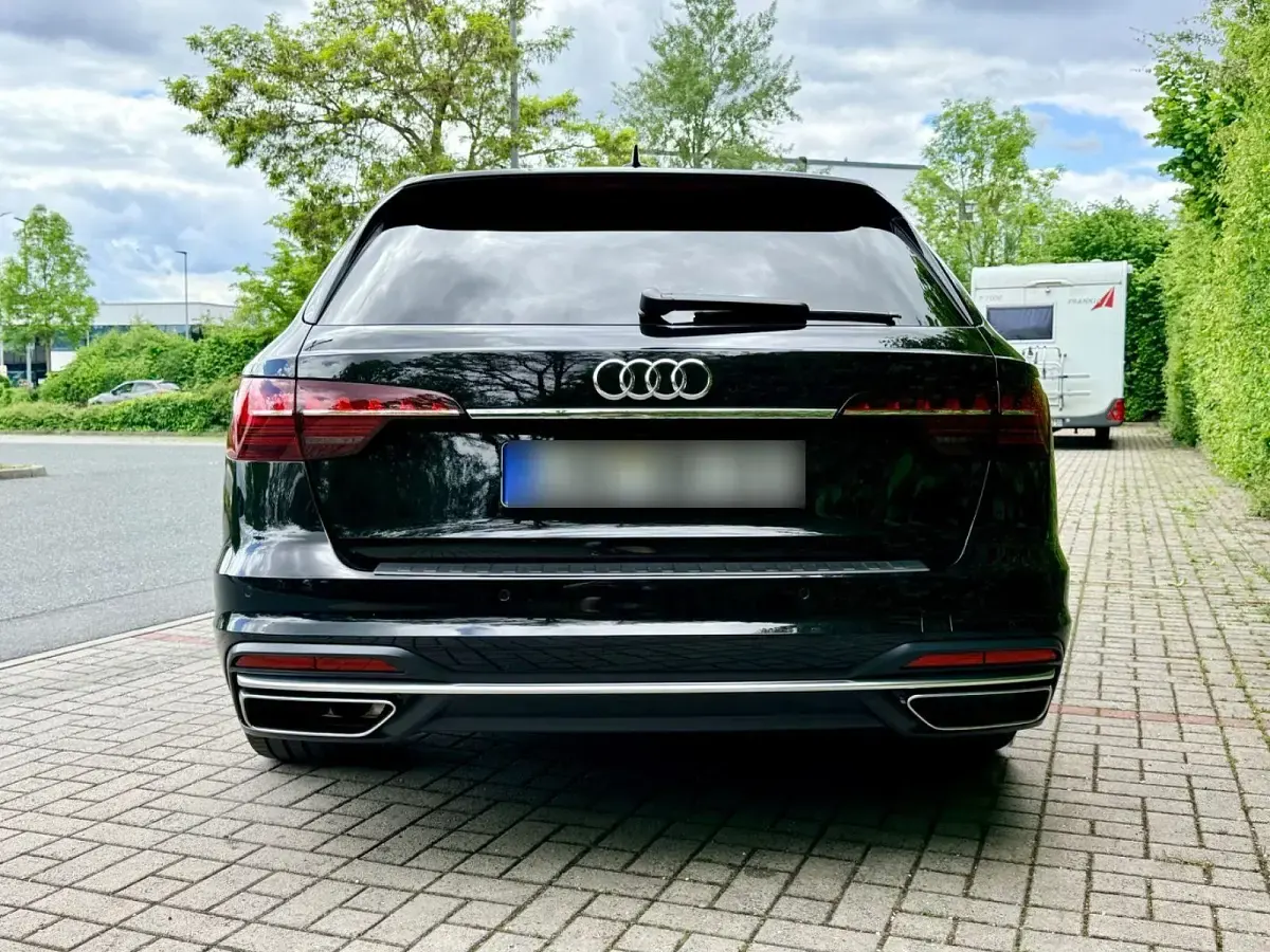 Gebraucht Audi A4 Advanced 190 PS (139 kW) 2020 Schwarz Kombi