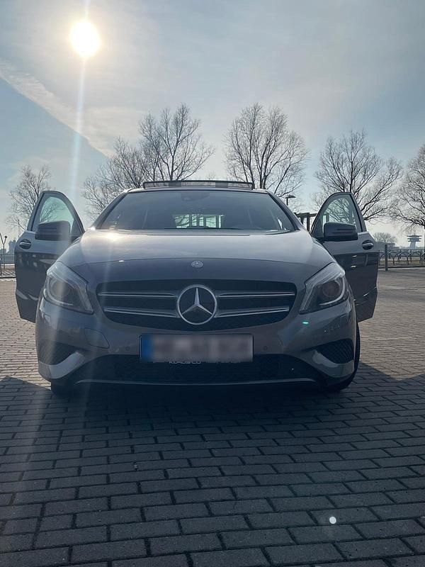 Gebraucht Mercedes A200 136 PS (100 kW) 2012 Grau Limousine