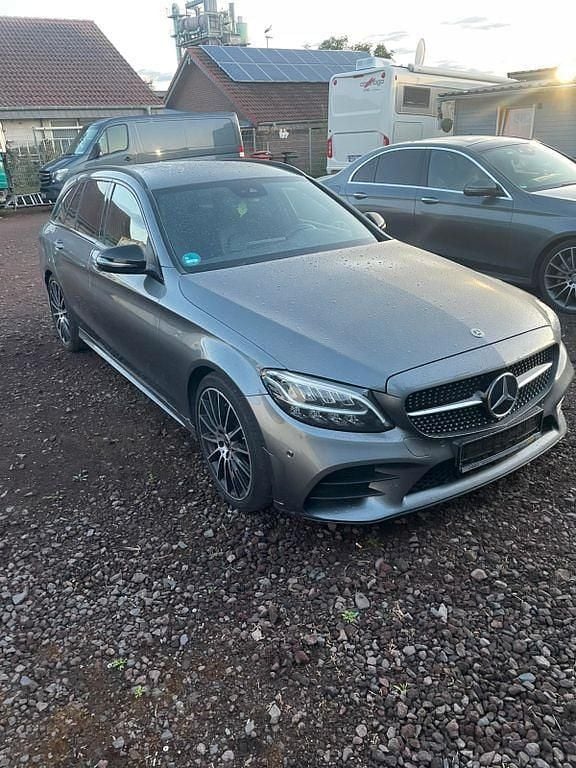 Grau Gebraucht 2019 Mercedes C220 Kombi | 15.900 € (Fairer Preis) - Bild 1/4