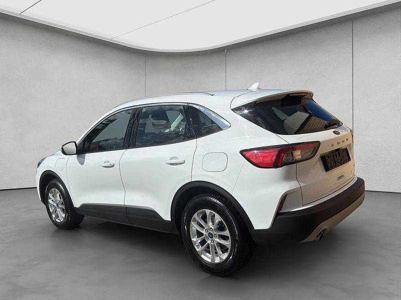 Gebraucht Ford Kuga Titanium 152 PS (111 kW) 2022 Weiß SUV