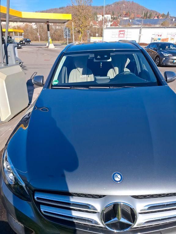 Grau Gebraucht 2017 Mercedes GLC220 Exclusive SUV | 23.900 € (Guter Preis) - Bild 1/4