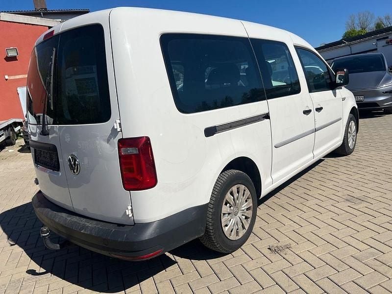 Second-hand VW Caddy 102 CP (75 kW) 2018 Alb Monovolum