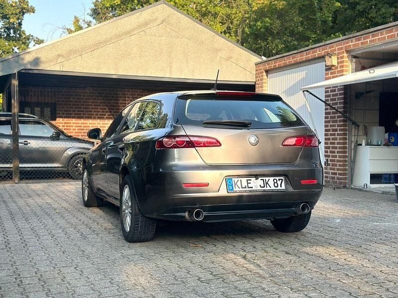 Braun Gebraucht 2008 Alfa Romeo 159 Limousine | 2.500 € (Superpreis) - Bild 1/4