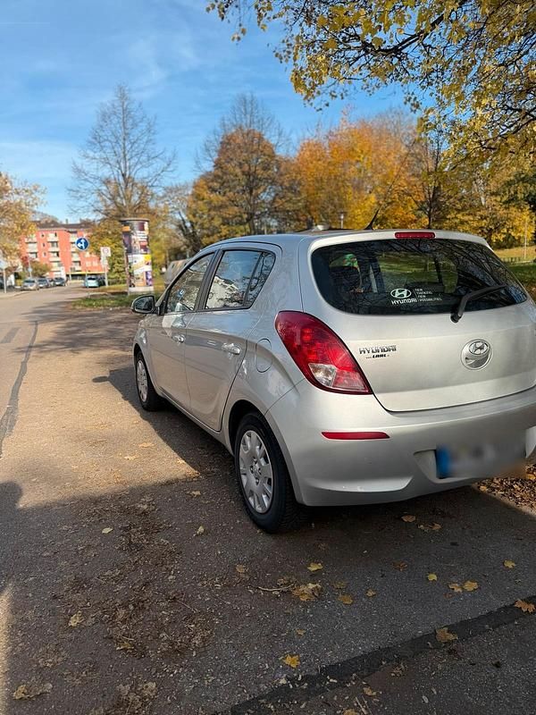Gebraucht Hyundai i20 86 PS (63 kW) 2013 Grau Kleinwagen