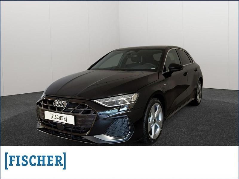 Schwarz Neu 2025 Audi A3 Sportback e-tron S-Line Kleinwagen | 45.599 € (Fairer Preis) - Bild 1/4