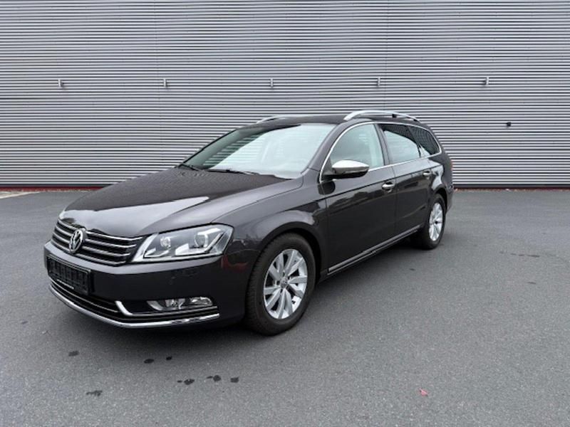 Braun Gebraucht 2011 VW Passat Highline Kombi | 9.690 € (Teuer) - Bild 1/4