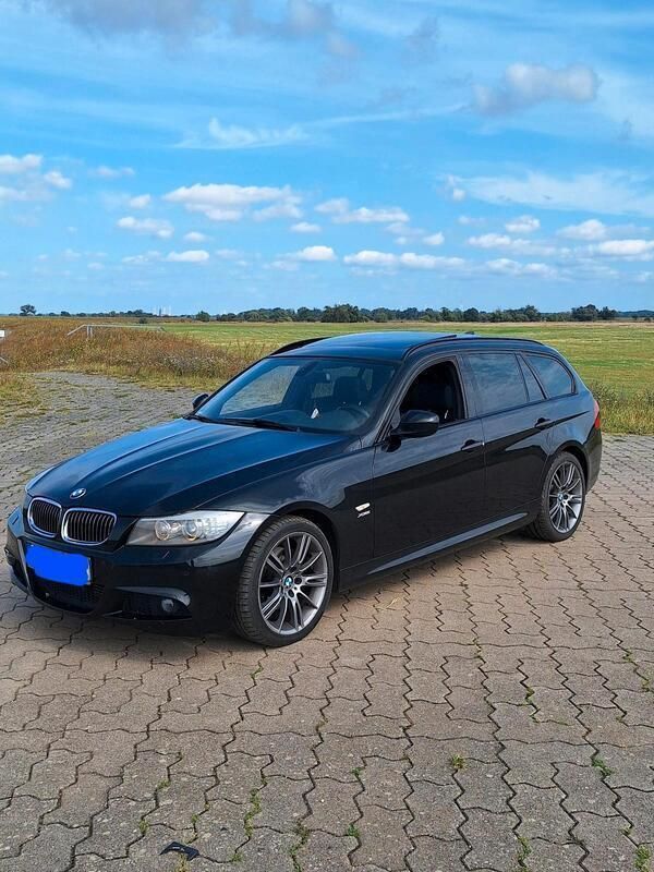 Schwarz Gebraucht 2011 BMW 320 M Sport Kombi | 6.300 € (Superpreis) - Bild 1/4