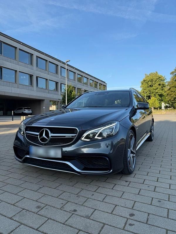 Grau Gebraucht 2016 Mercedes E63 AMG AMG Kombi | 50.000 € (Etwas zu teuer) - Bild 1/4