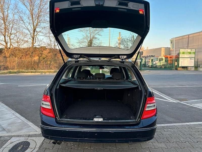 Gebraucht Mercedes C200 136 PS (100 kW) 2010 Blau Kombi