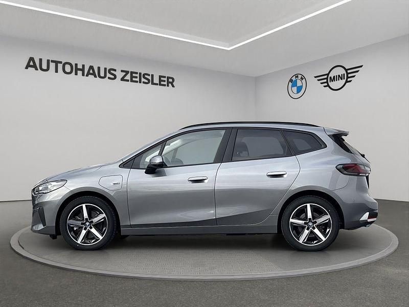 Gebraucht BMW 230e Active Tourer 150 PS (110 kW) 2023 Skyscraper grau Van / Kleinbus