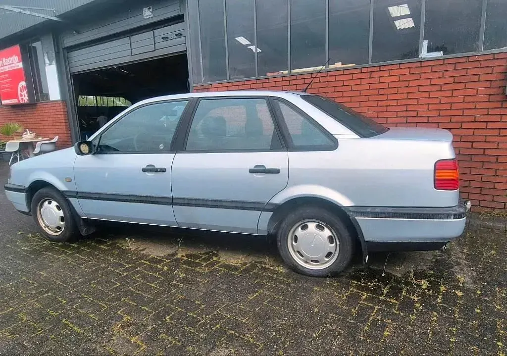 Gebraucht VW Passat 90 PS (66 kW) 1994 Grau Kombi