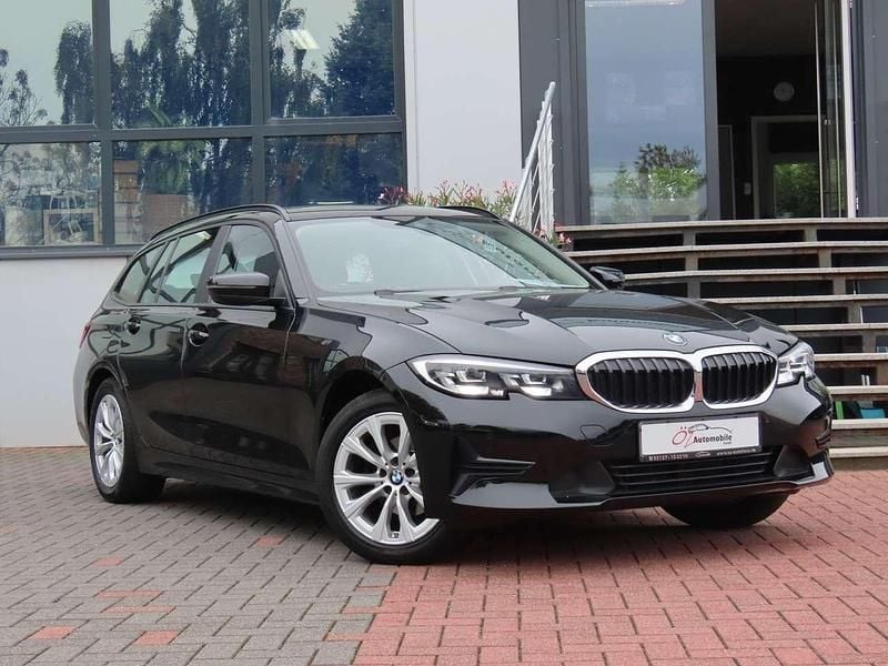 Schwarz Gebraucht 2021 BMW 318 Advantage Kombi | 19.900 € (Guter Preis) - Bild 1/3