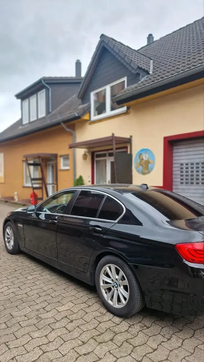 Gebraucht BMW 520 184 PS (135 kW) 2011 Schwarz Limousine