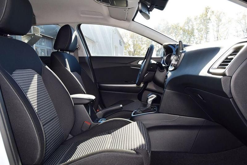 Neu Kia Ceed Sportswagon 140 PS (102 kW) 2026 Weiß Kombi