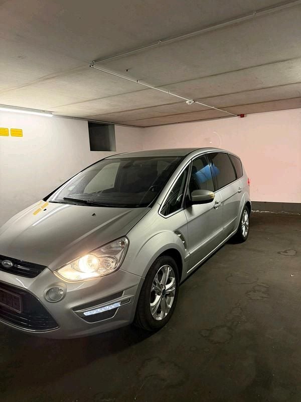 Grau Gebraucht 2013 Ford S-MAX S Van / Kleinbus | 3.480 € (Superpreis) - Bild 1/4