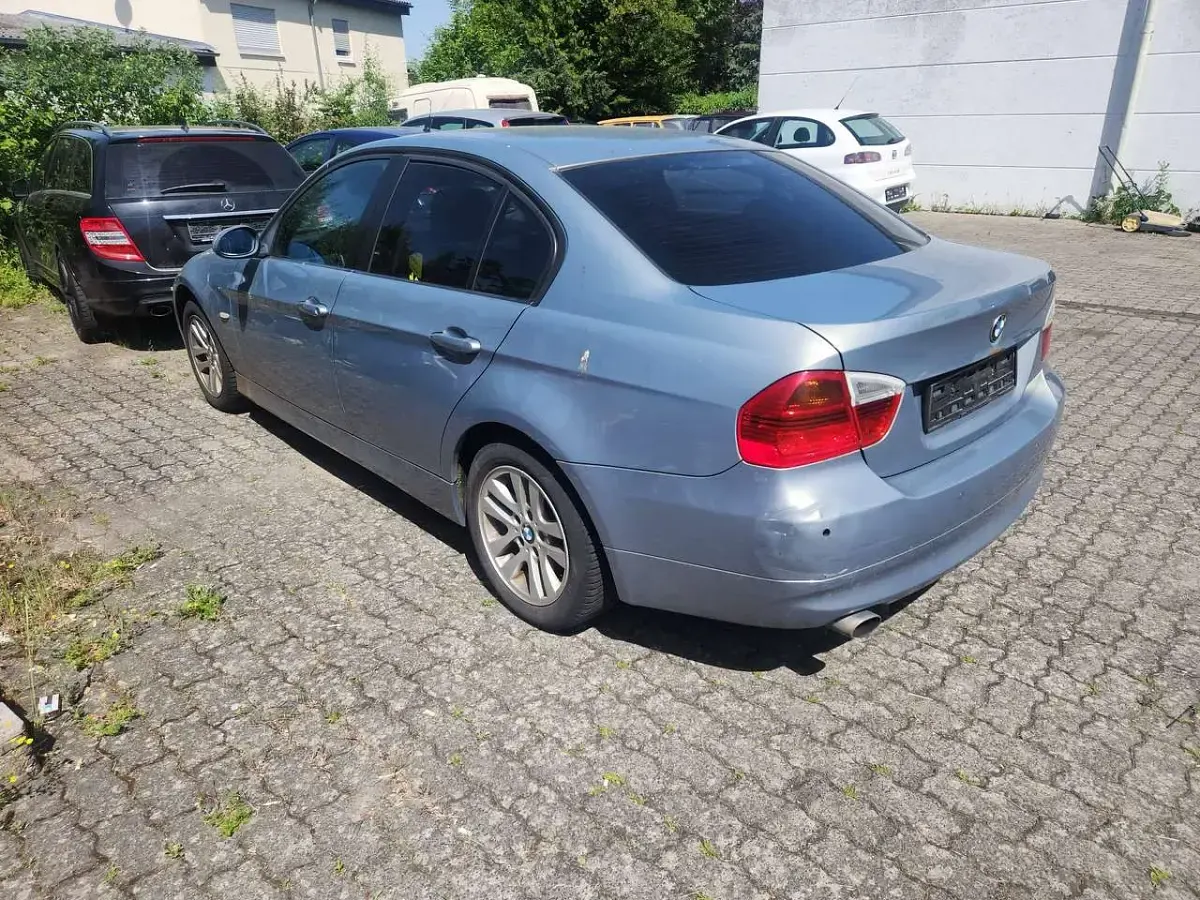 Gebraucht BMW 318 129 PS (94 kW) 2005 Silber Limousine