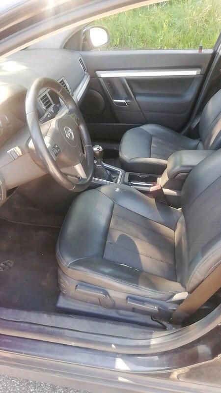 Schwarz Gebraucht 2008 Opel Vectra Kombi | 1.300 € (Superpreis) - Bild 1/4