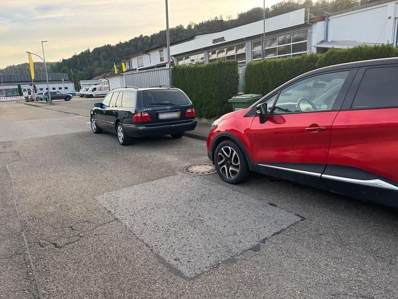 Gebraucht Mercedes E240 Classic 170 PS (125 kW) 1999 Blau Kombi