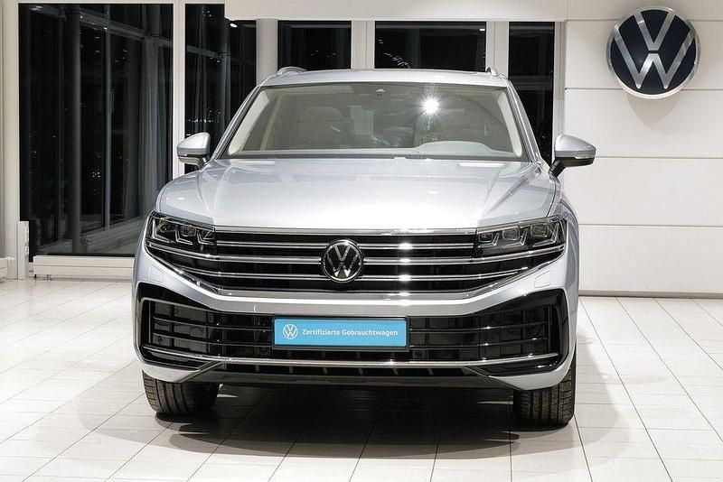 Gebraucht VW Touareg Elegance 231 PS (169 kW) 2025 Oyster silver metallic SUV