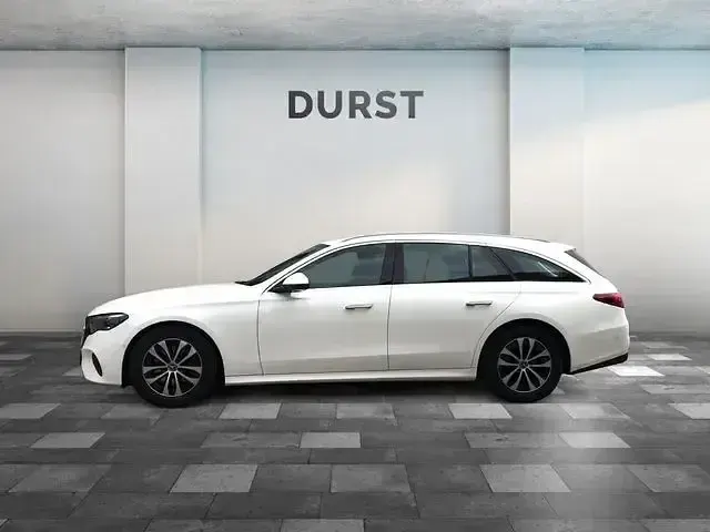 Używany Mercedes E220 197 KM (144 kW) 2024 Biały Sedan/Limuzyna