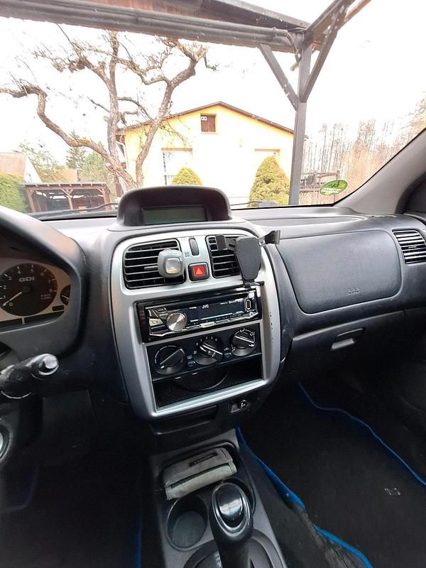 Gebraucht Mitsubishi Space Star 122 PS (89 kW) 2002 Silber Van / Kleinbus