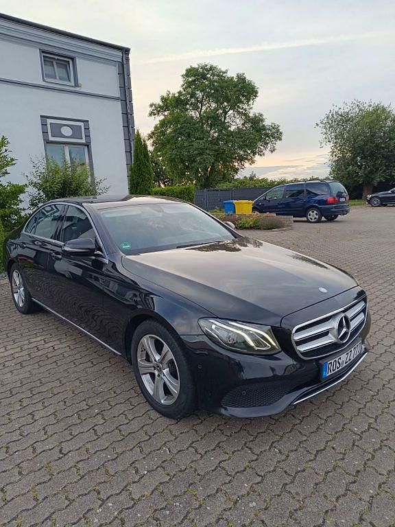 Gebraucht Mercedes E200 Avantgarde 184 PS (135 kW) 2016 Schwarz Limousine